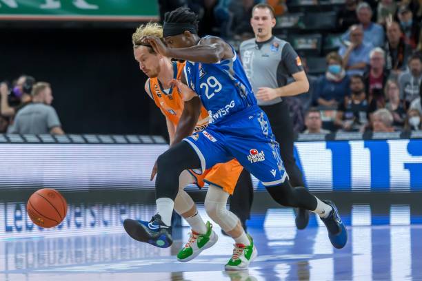 引人注目的 引人注目的